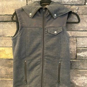 Burton dry ride vest with hood.